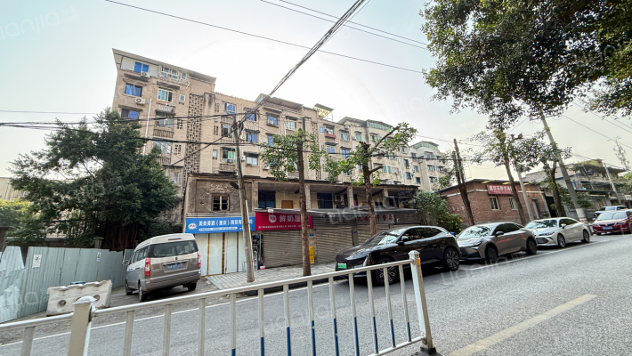 巴南职中教师楼外景图