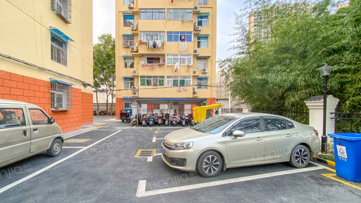 铁塔小区外景图