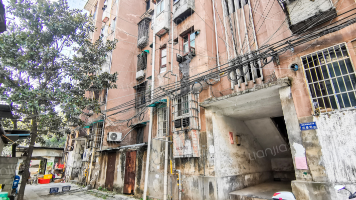 城建科研宿舍外景图