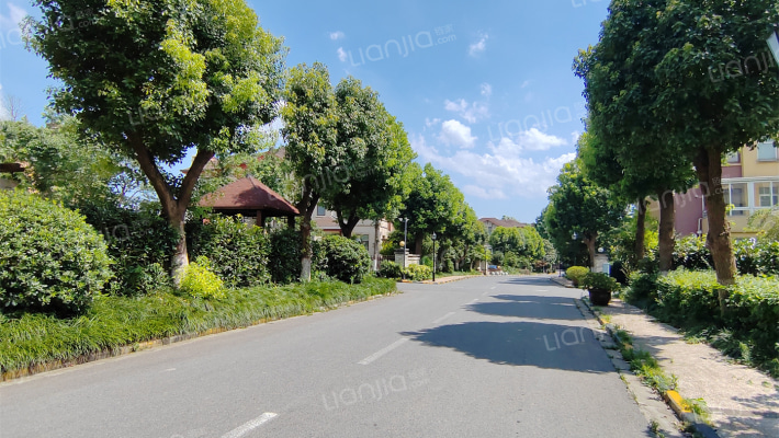 复地朗香外景图