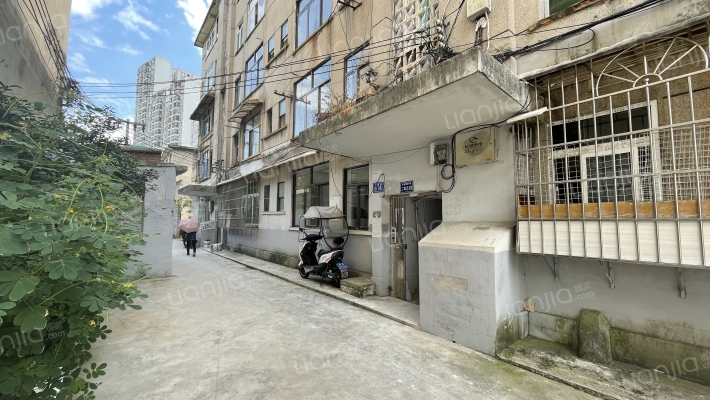 工行宿舍楼外景图