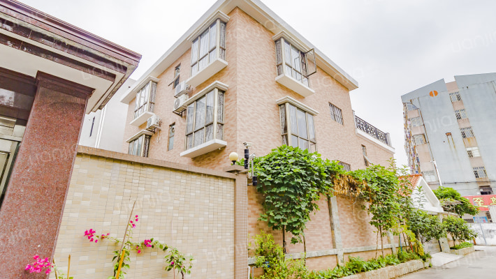 城中城别墅外景图