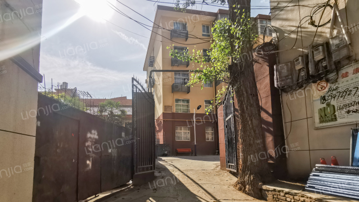 鸿鼎福门外景图