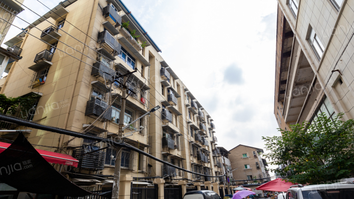 恒春里市场小区外景图