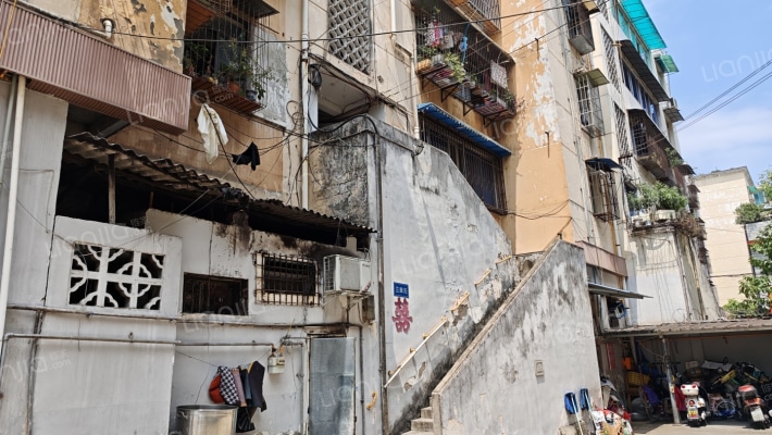 七十七号苑外景图