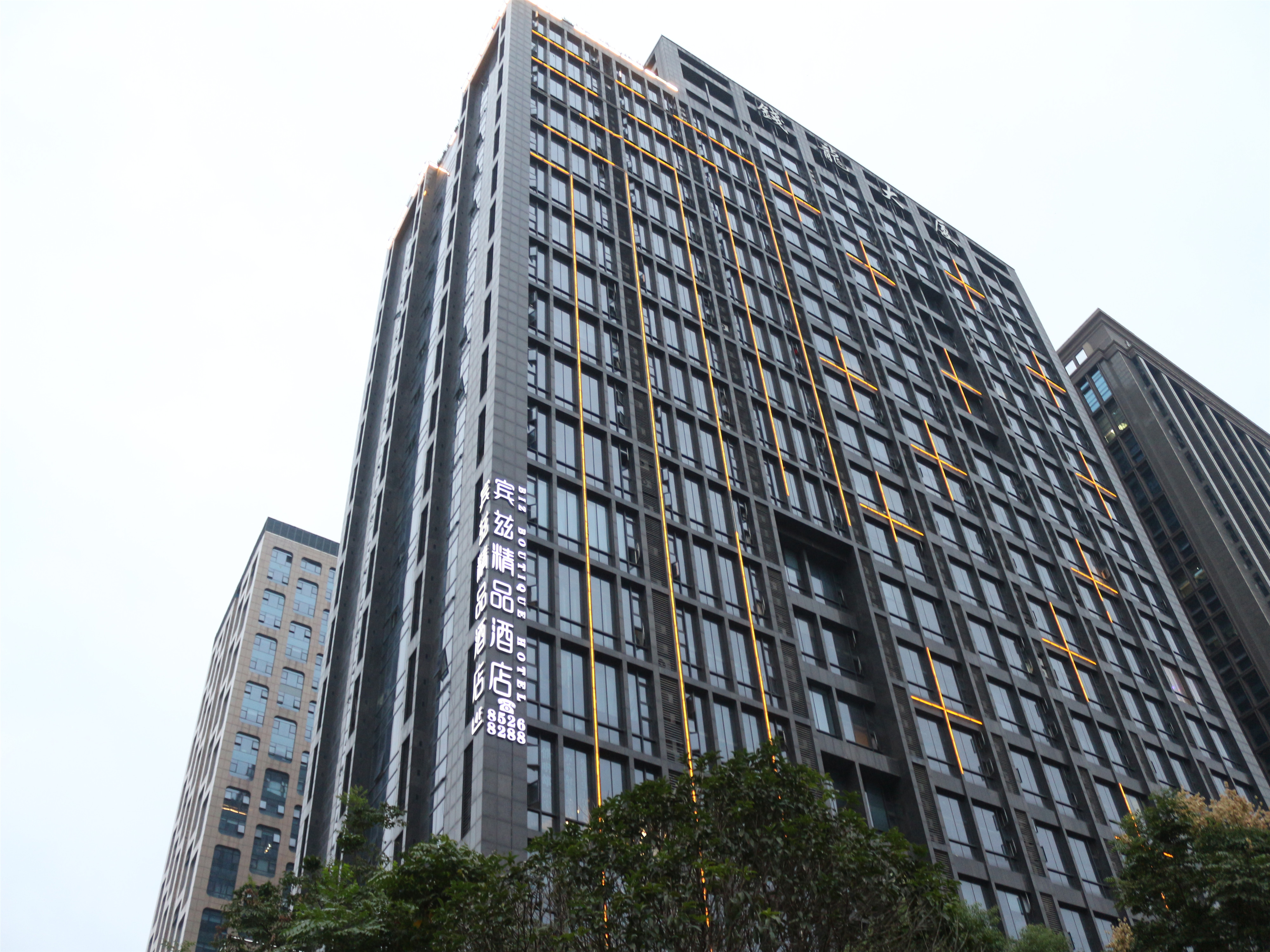 Qianlong Mansion compound photo 3