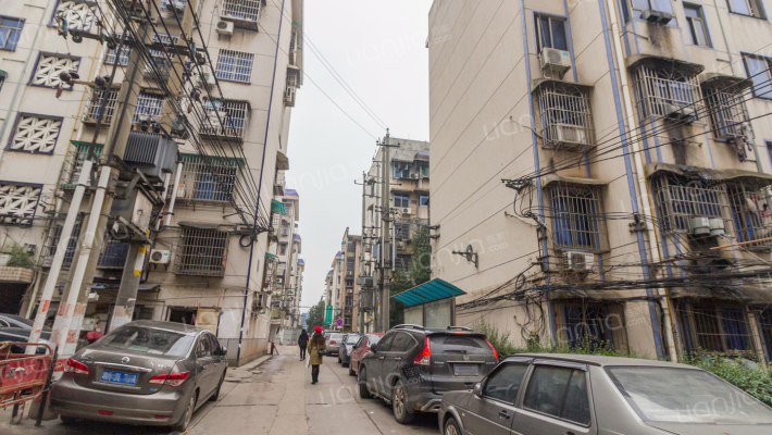 岳银三村外景图