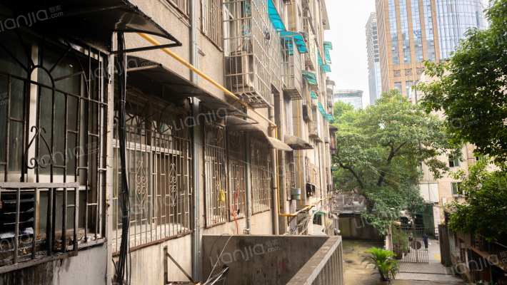 无线电信宿舍外景图