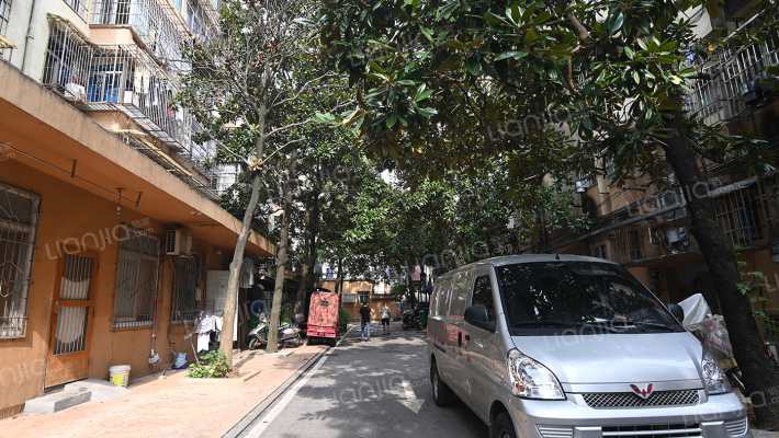 人造板宿舍外景图