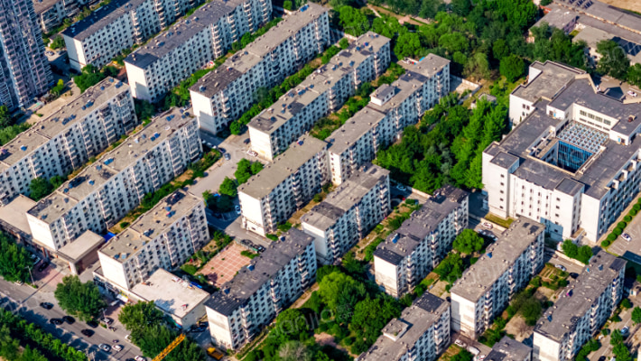 辽大家属楼外景图