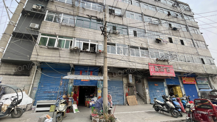 东七宿舍楼外景图