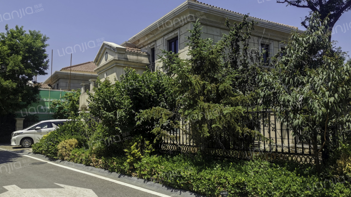 鲁能格拉斯小镇外景图