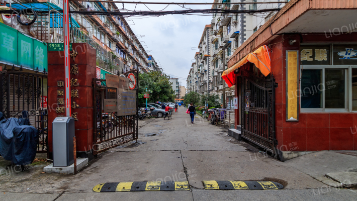 中原纪联小区外景图