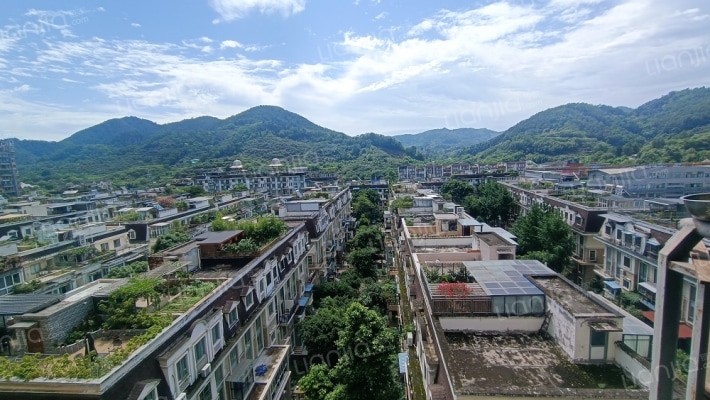 利通天鹅堡外景图