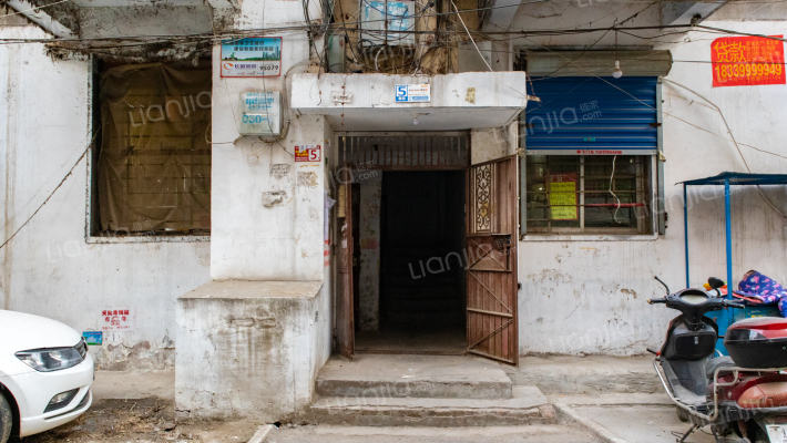 西彩小区6号院外景图