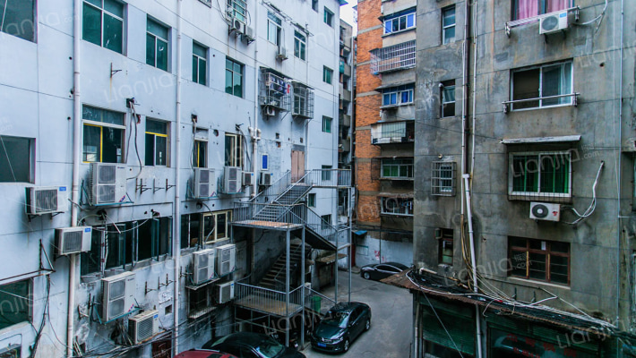 钟鼓楼街外景图