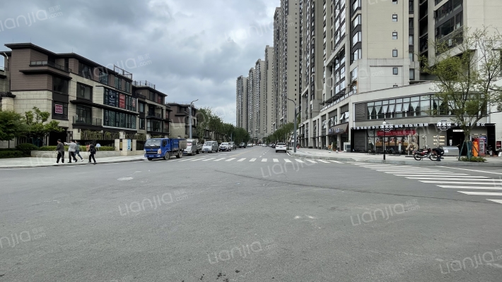 中铁阅山湖阅湖墅外景图