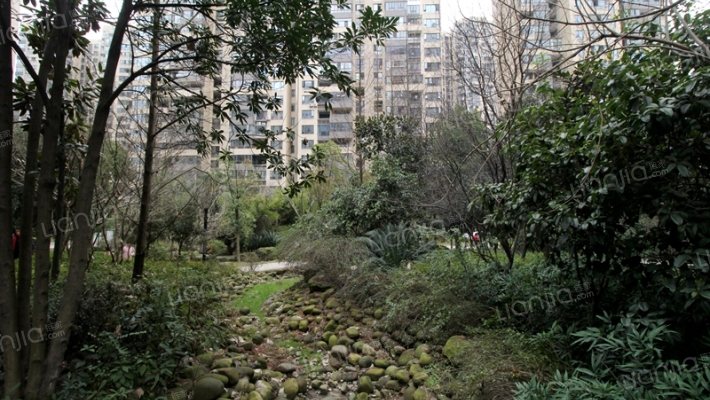 长房时代城外景图