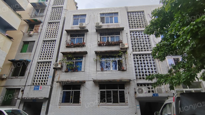 华阳职中教职工宿舍外景图