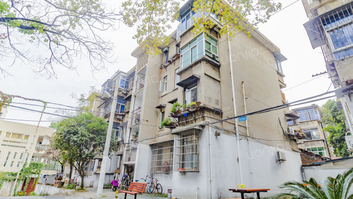 千家街省一保宿舍外景图