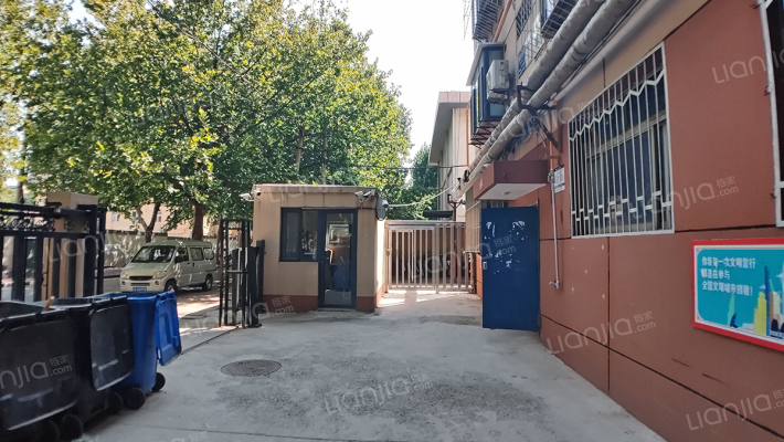 市七医院宿舍外景图