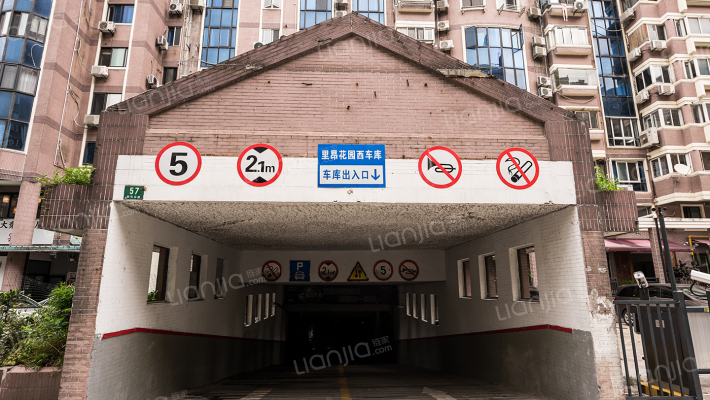 里昂花园外景图