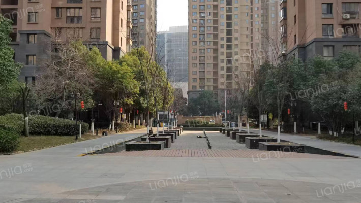 水丽坊自在城外景图