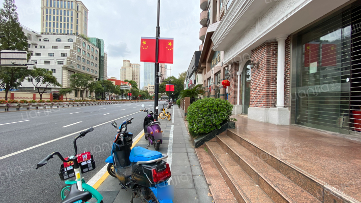 华山花园外景图