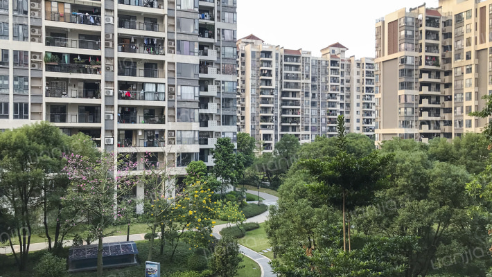 越秀可逸江畔外景图