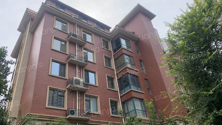 礼域名仕外景图