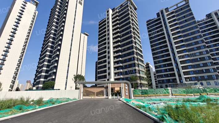 天朗云熙外景图