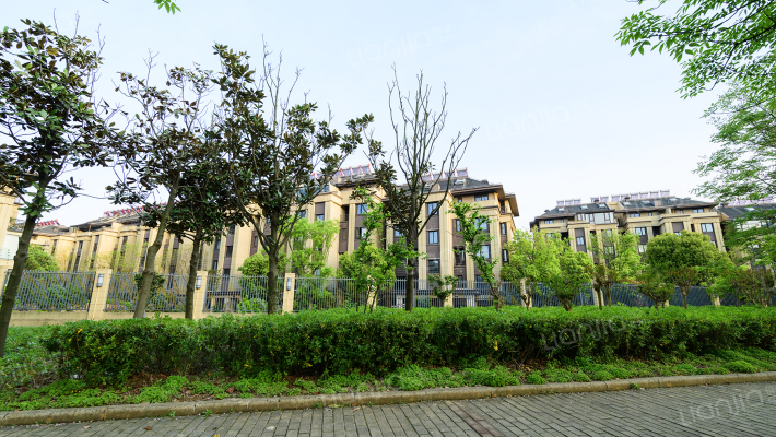 回龙山庄外景图