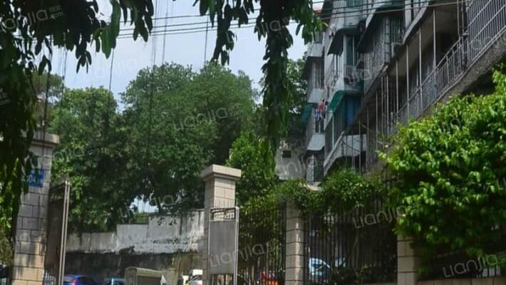 港湾西四街104号大院外景图