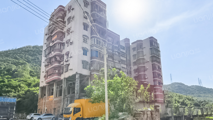 白山商住楼外景图