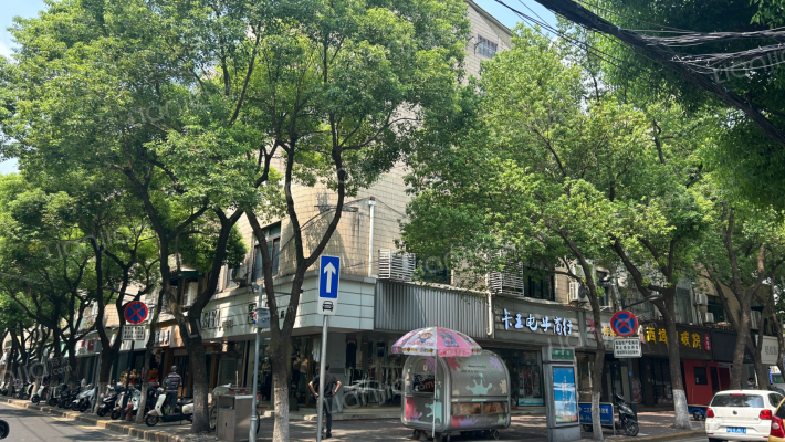 南街商住楼外景图