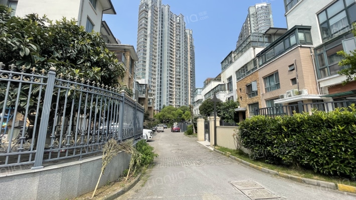 湖畔现代城1区外景图