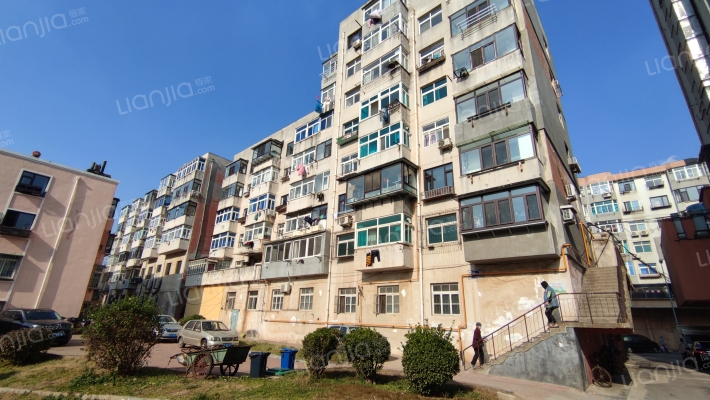 旅顺菜市街外景图