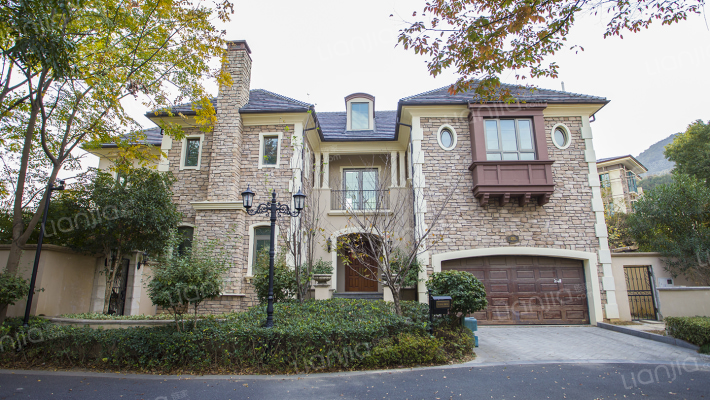 绿城桃李春风外景图