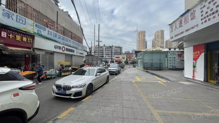 花溪大道中段45号外景图