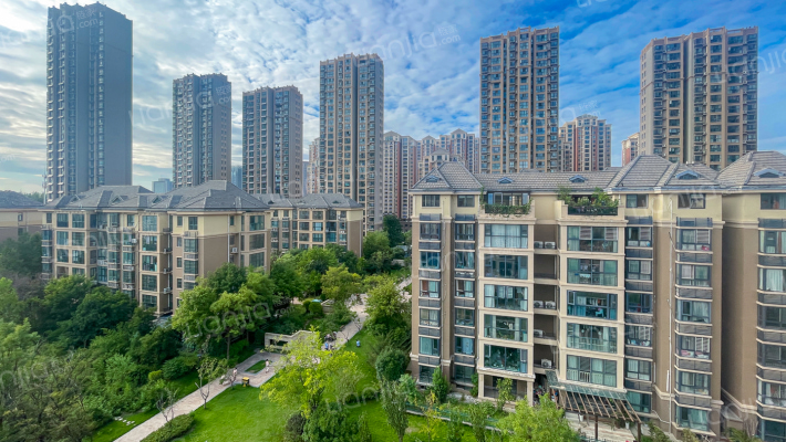 天明城外景图