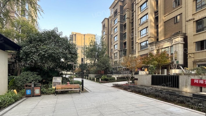 融创春晖十里雍和府外景图