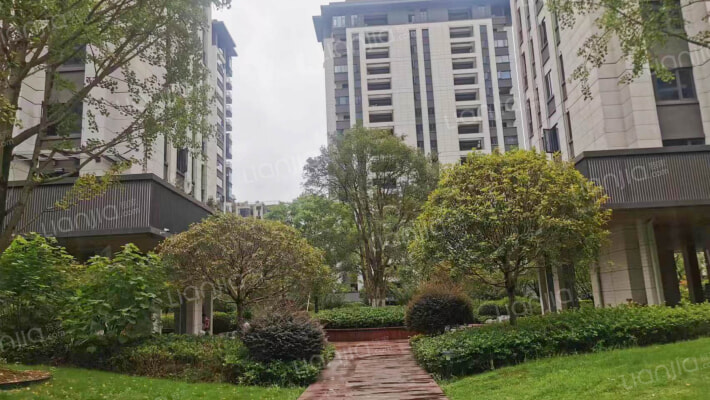 春天学府外景图