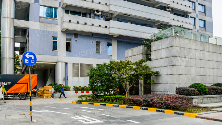 华尔登广场外景图