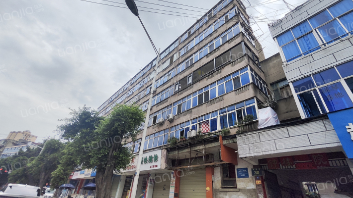 钟楼大院外景图