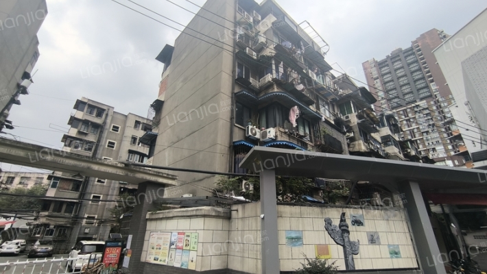 东四街147号外景图