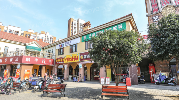 东方维罗纳商业街外景图