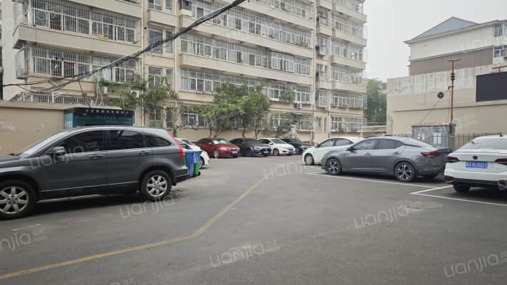 燕春宿舍外景图