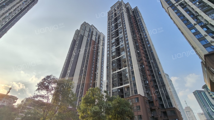 地铁复兴城外景图