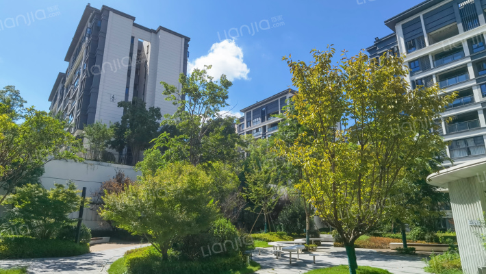 中梁融创云篆学府外景图