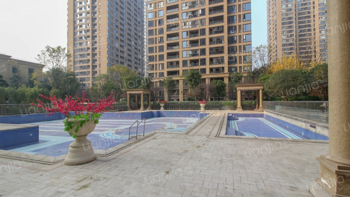 恒大优活城花墅里外景图